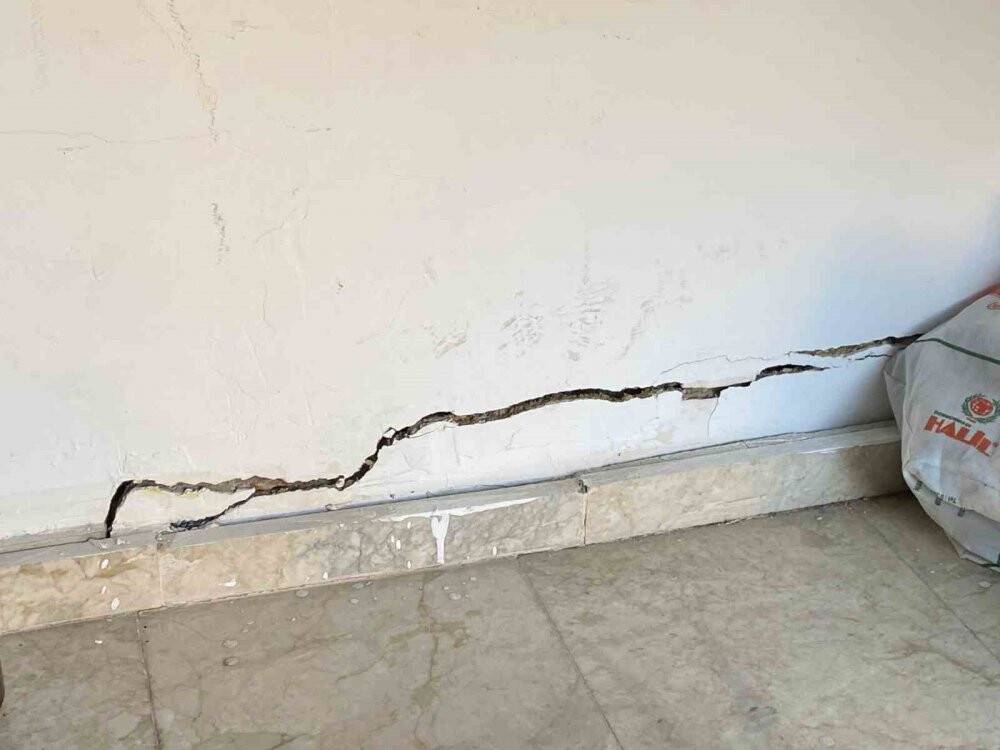 Büyük hayallerle aldıkları evler kabusları oldu: Çıkan sesler yüzünden evlerini terk ediyorlar