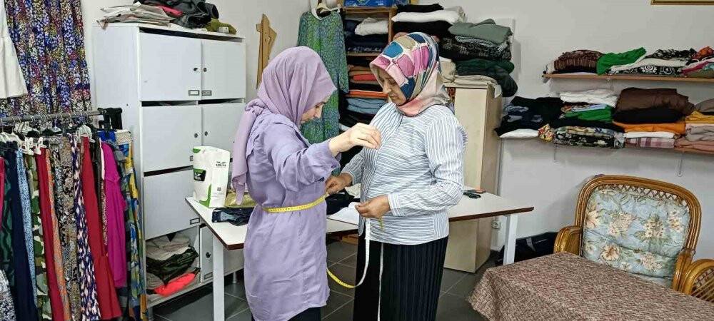 Çocuklarına çeyiz için başladı, 10 yıldır terzilik yapıyor