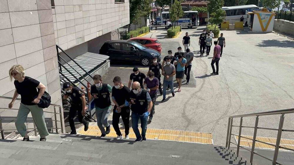 ‘Yan bakma’ cinayetinde 9 şüpheli adliyeye sevk edildi