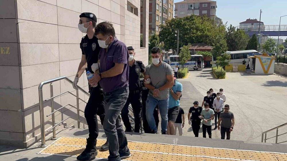 ‘Yan bakma’ cinayetinde 9 şüpheli adliyeye sevk edildi