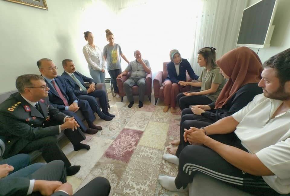 Afyon-Konya Kara Yolu'ndaki kazada şehit olan Astsubay'ın ailesine şehadet belgesi verildi