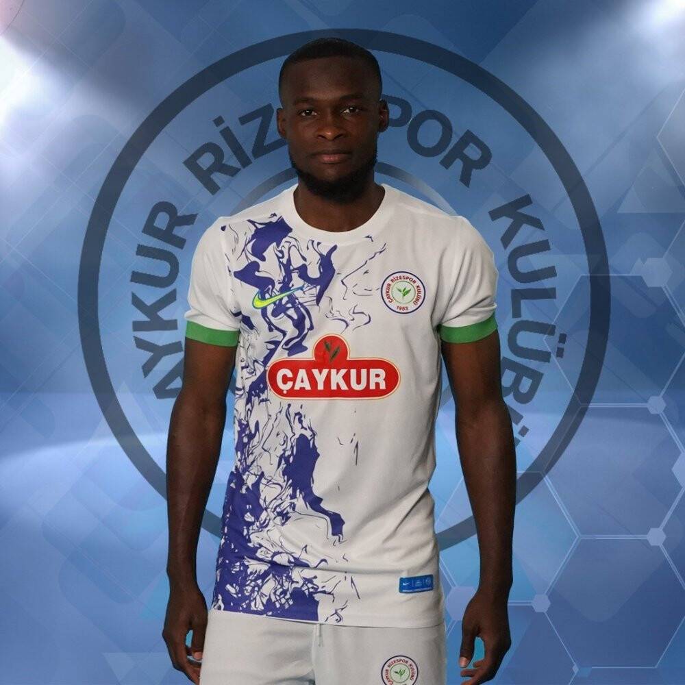 Çaykur Rizespor'da yeni sezon formaları görücüye çıktı