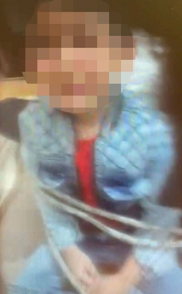 Hayvan yapmaz! Vicdansız babadan çocuklarına işkence! Görüntüler yürek dağladı