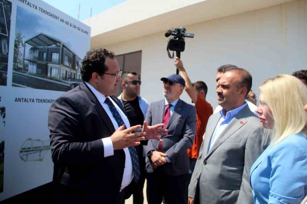 Bakan Kacır: "Ülkemizin dört yanında Ar-Ge atılımını ortaya koymalıyız"