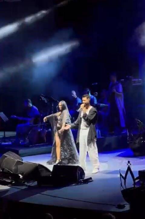 Konserini iptal ettirmeyip, sevenlerini coşturdu