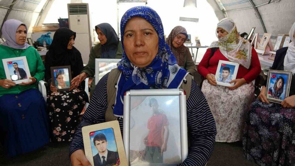 Evlat nöbetindeki anne: Oğlum, babası korucu olduğu için dağa kaçırıldı