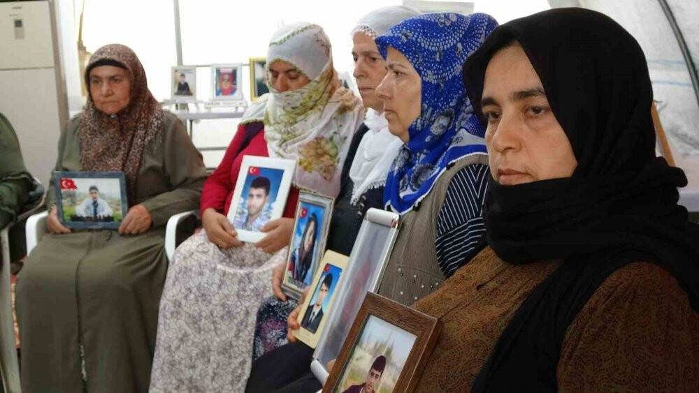 Evlat nöbetindeki anne: Oğlum, babası korucu olduğu için dağa kaçırıldı