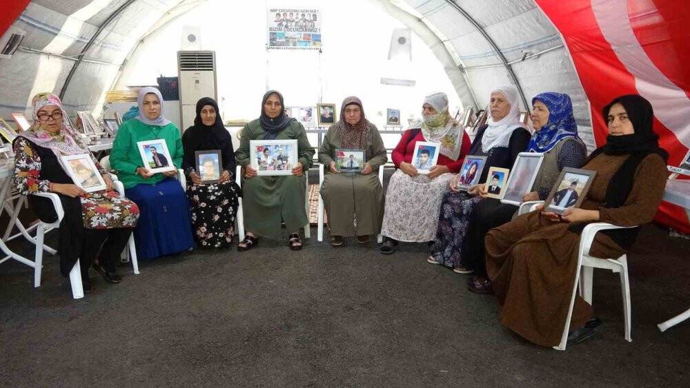 Evlat nöbetindeki anne: Oğlum, babası korucu olduğu için dağa kaçırıldı