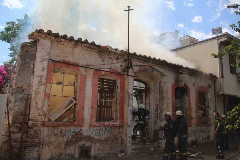 Alevlere teslim olan tarihi ev mahalleliyi sokağa döktü