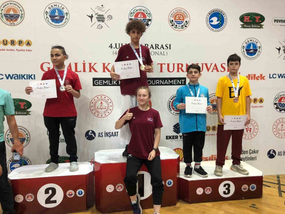 Uluslararası karate turnuvasından Manisa'ya 11 madalya geldi