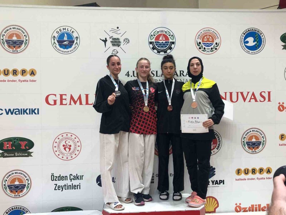 Uluslararası karate turnuvasından Manisa'ya 11 madalya geldi