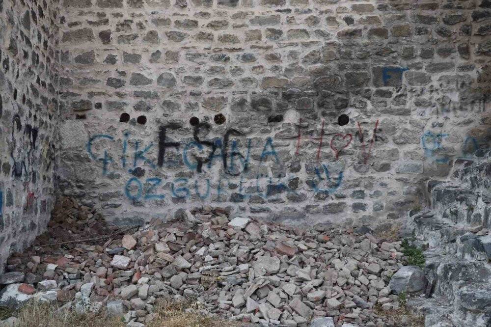 Anadolu’nun en büyük 2. kalesi zarar görüyor