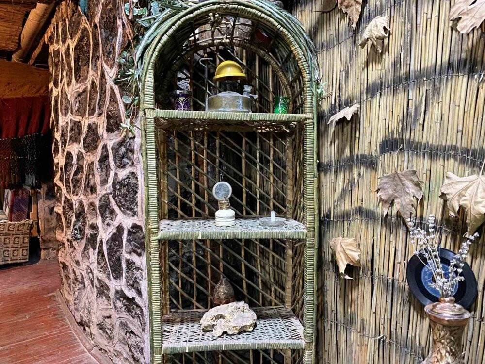 Konyalı emekli öğretmenin müze gibi kafesi geçmişe götürüyor