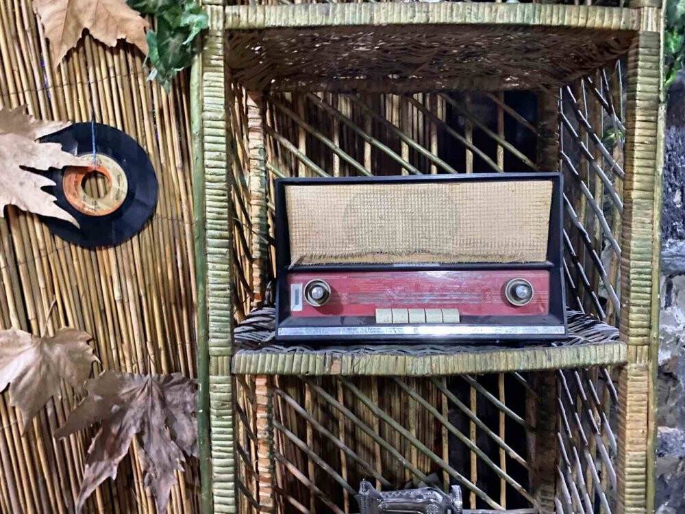 Konyalı emekli öğretmenin müze gibi kafesi geçmişe götürüyor