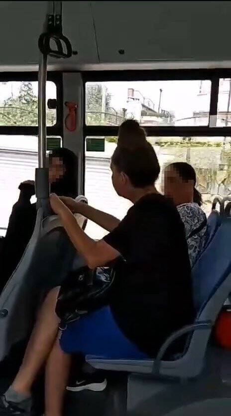 Tesettür düşmanı hadsiz kadına yolculardan tepki!