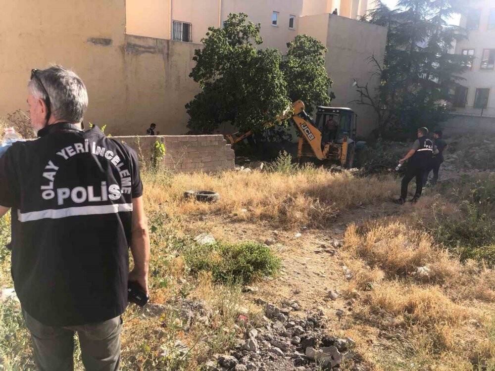 Ceset gömüldü ihbarı Konya Polisi'ni alarma geçirdi