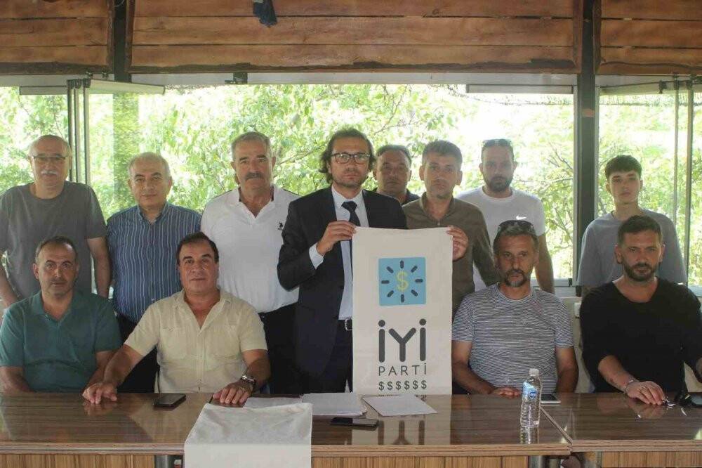 İYİ Parti’den istifa eden başkan: “Akşener ve ekibi para kazanmak için parti kurmuşlar”