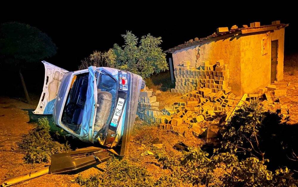 Konya'da otomobil bahçe duvarına çarptı: 1 yaralı