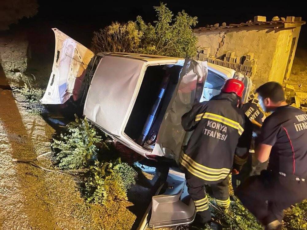 Konya'da otomobil bahçe duvarına çarptı: 1 yaralı