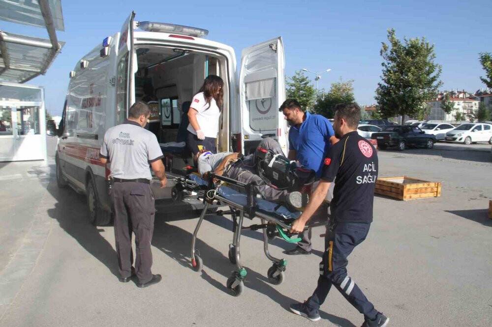 Kaza yapan motosiklet sürücüsü, ağır yaralandı