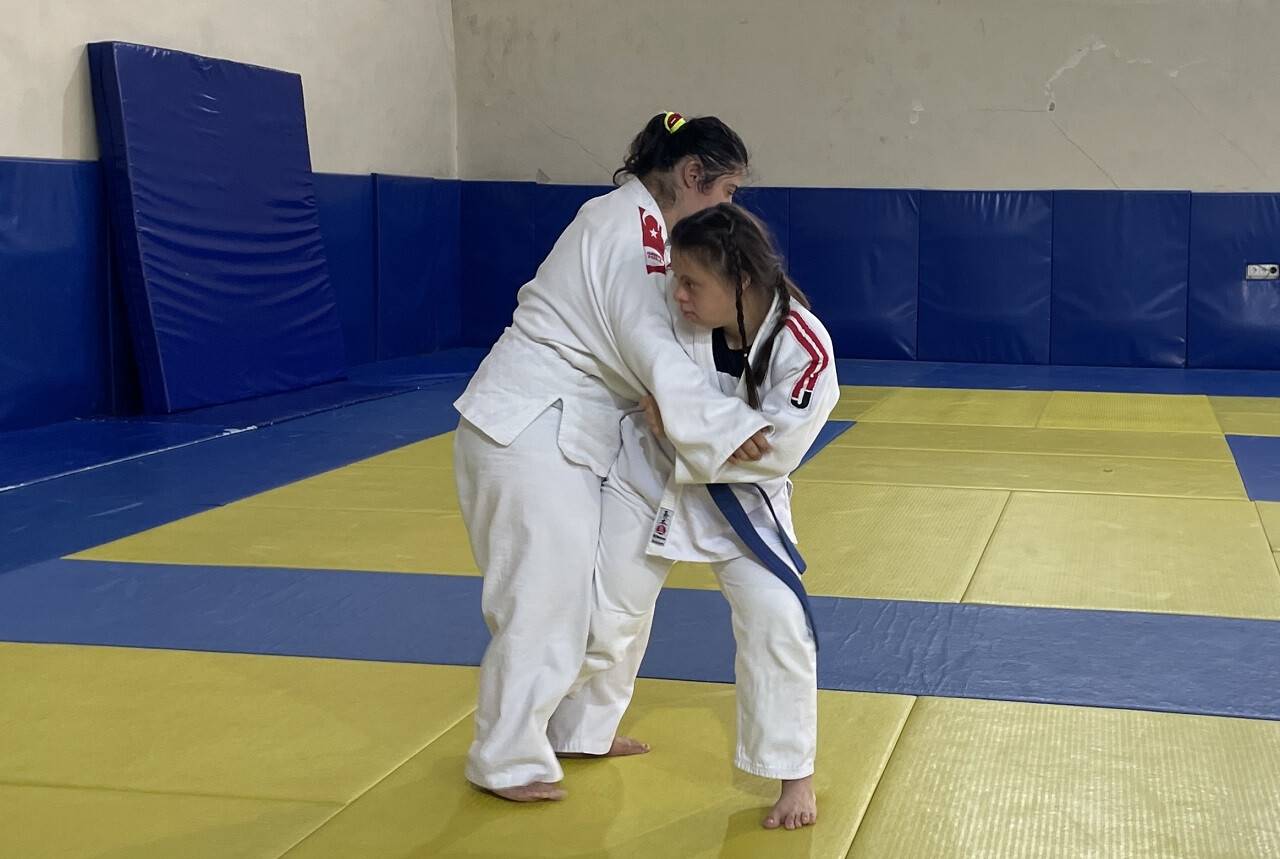 aa-20230831-32036588-32036585-ozel-sporcular-down-judo-milli-takimi-konyada-kampa-girdi.jpg