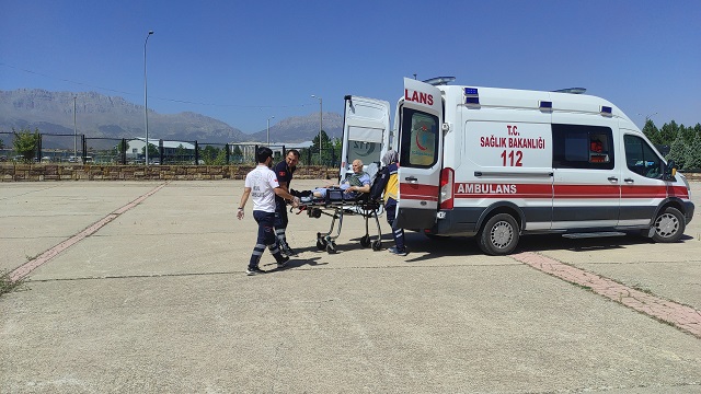 aa-20230831-32038286-32038279-seydisehirde-hava-ambulansi-kalp-krizi-geciren-hasta-icin-havalandi.jpg