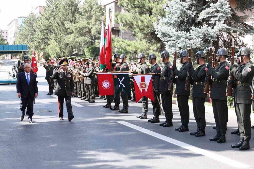 Bakan Güler, Azerbaycanlı mevkidaşı ile bir araya geldi