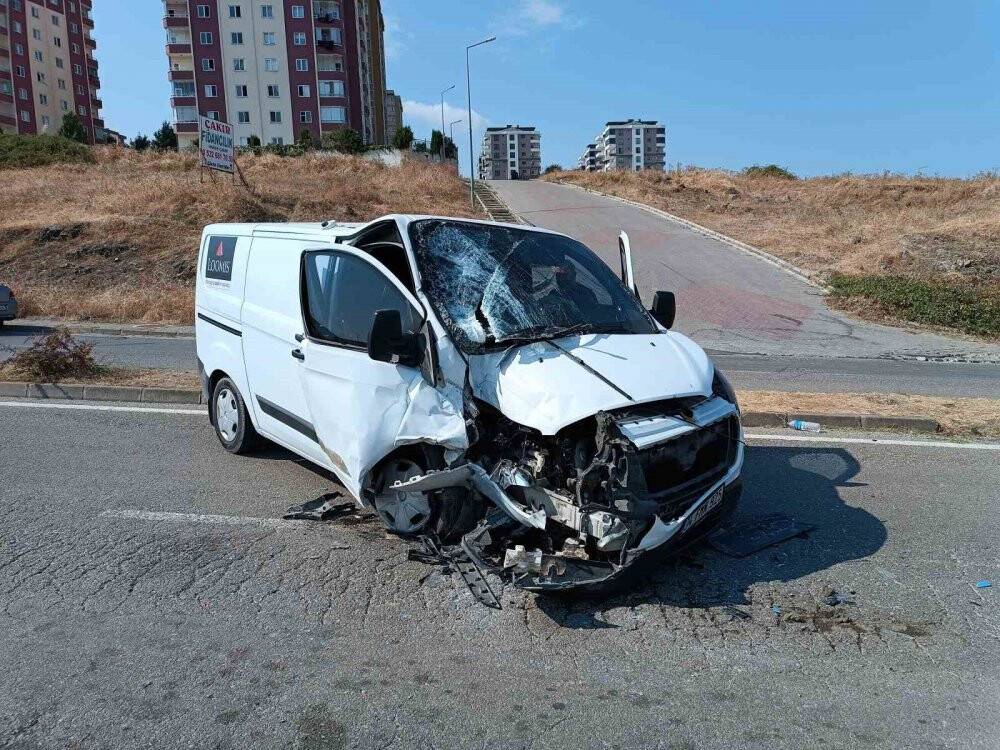 Para nakil aracı otobüs ile çarpıştı: Kazayla ilgili inceleme başlatıldı