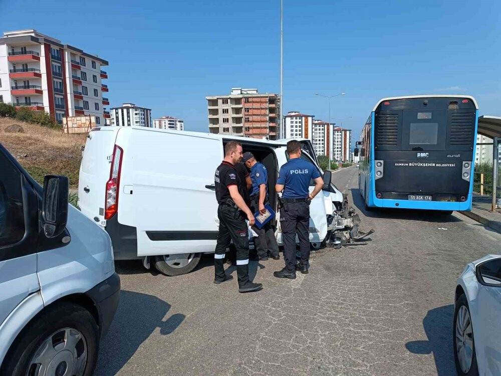 Para nakil aracı otobüs ile çarpıştı: Kazayla ilgili inceleme başlatıldı