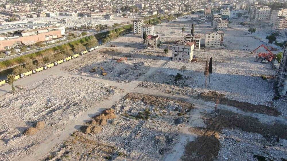 Asrın felaketiyle tanınmaz hale gelmişti: Enkaz kaldırma çalışmaları devam ediyor