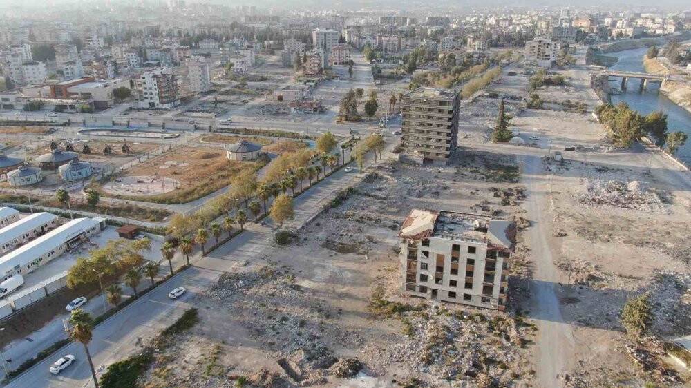 Asrın felaketiyle tanınmaz hale gelmişti: Enkaz kaldırma çalışmaları devam ediyor