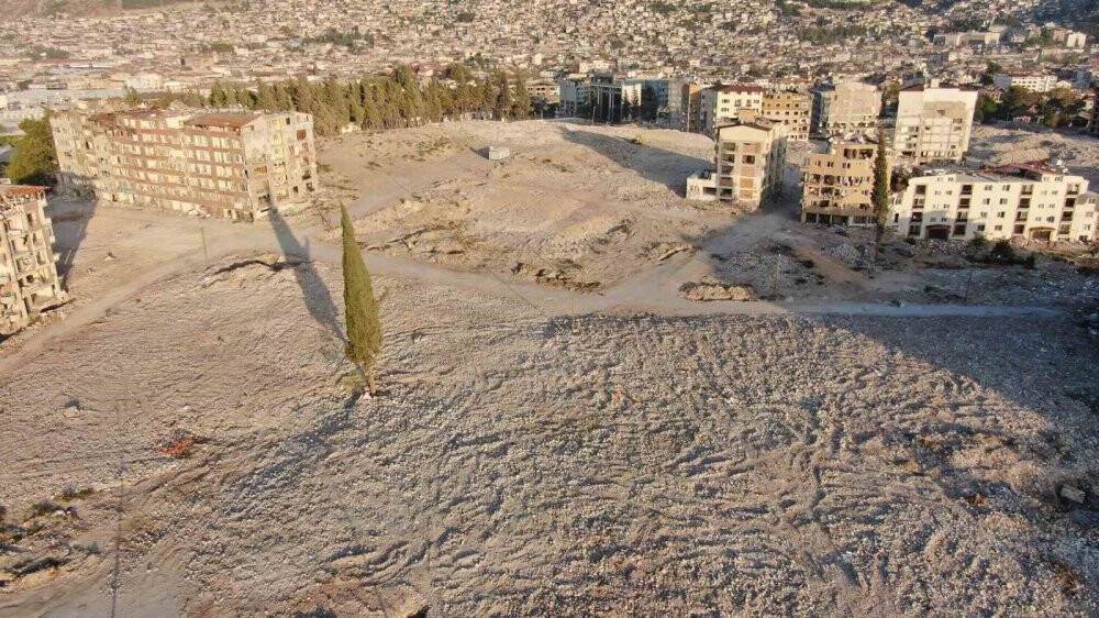 Asrın felaketiyle tanınmaz hale gelmişti: Enkaz kaldırma çalışmaları devam ediyor
