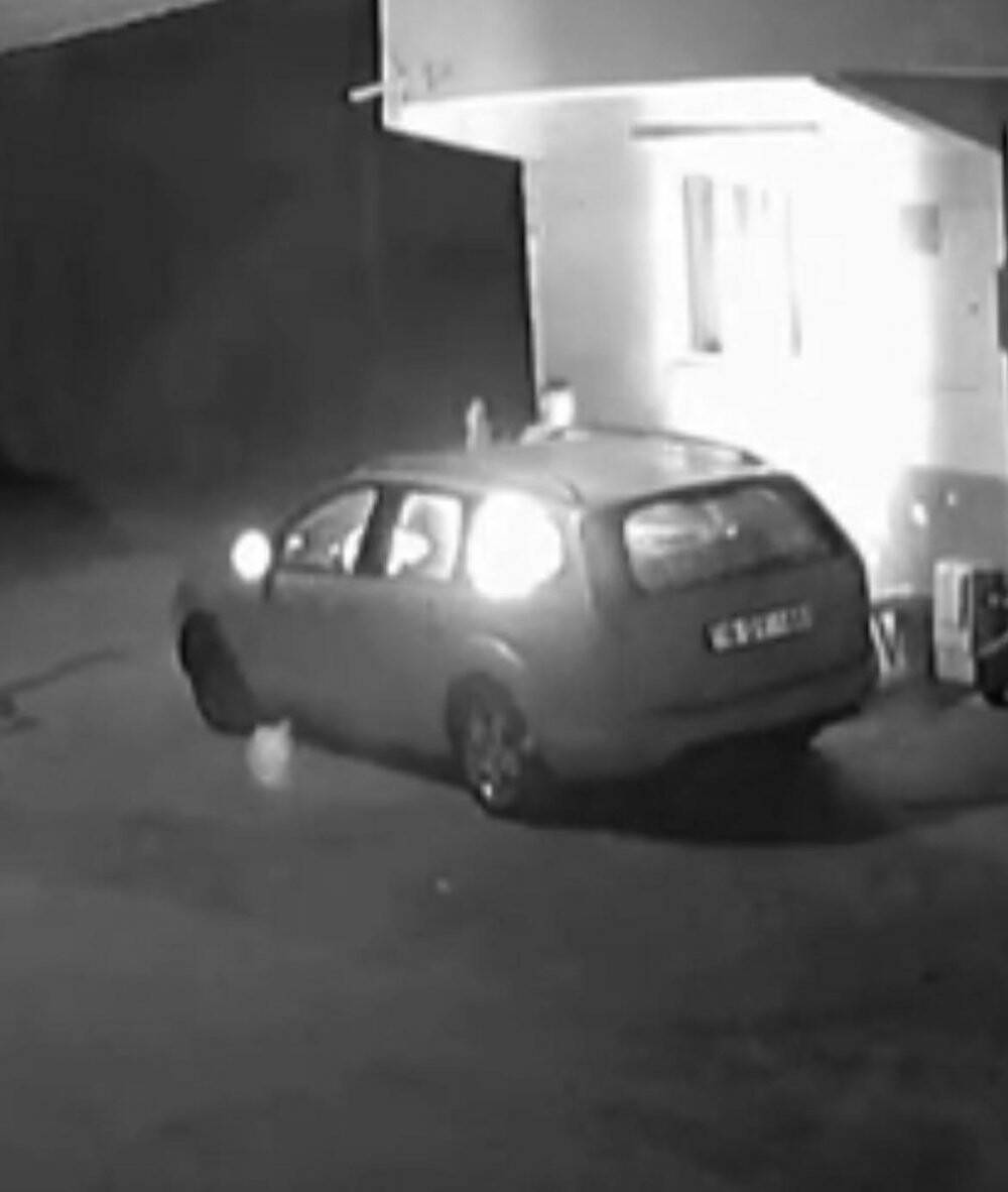 Husumetlisi önce taşladı, sonra yaktı