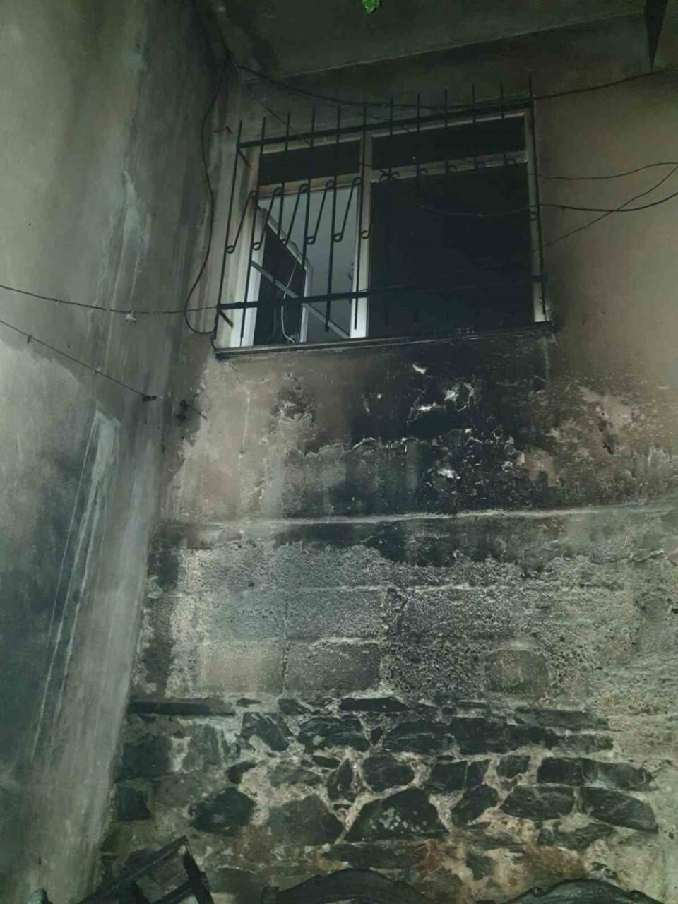 Üvey kardeş dehşeti yaşattı: Kardeşinin evini yaktı