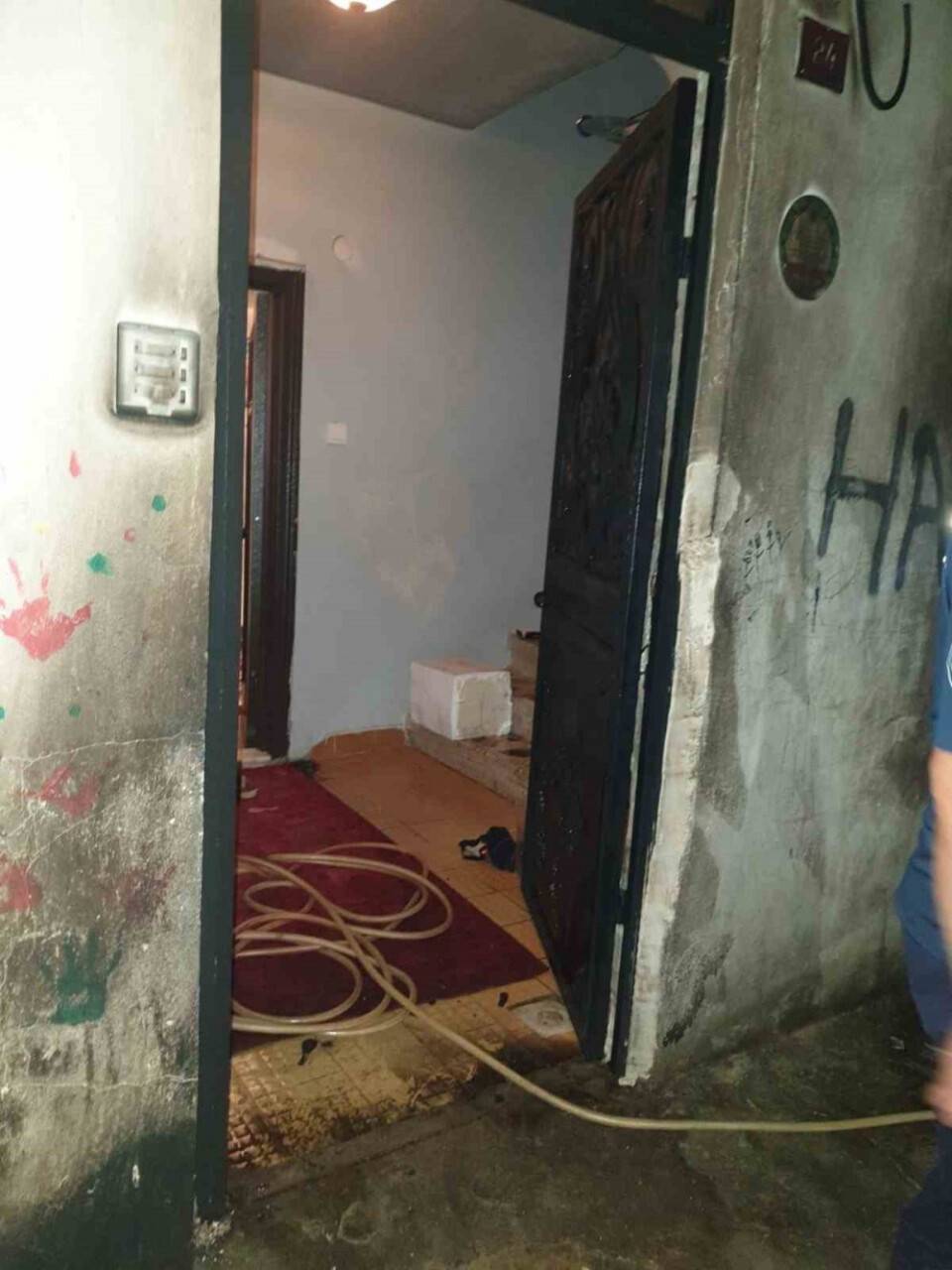Üvey kardeş dehşeti yaşattı: Kardeşinin evini yaktı