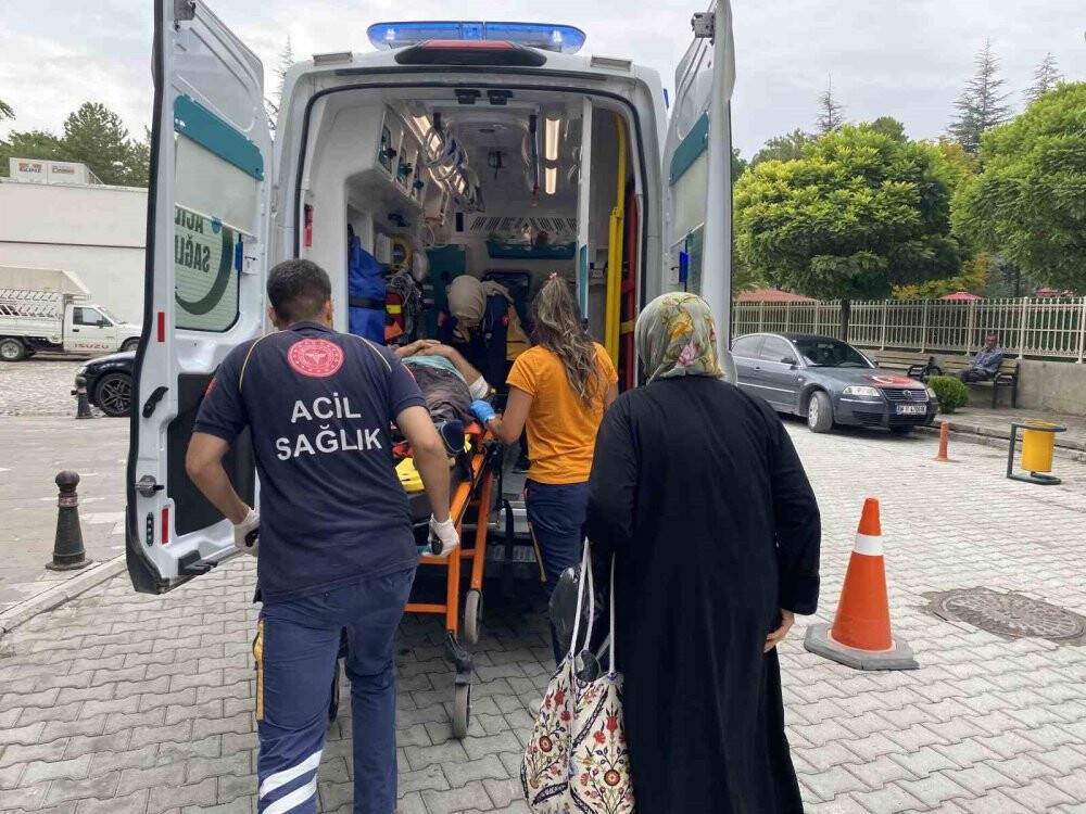 Dengesini kaybederek duvardan düştü: Hastanelik oldu