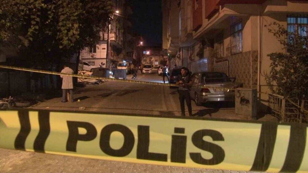 Husumetli oldukları ailenin, üzerine uzun namlulu silahla ateş açtılar