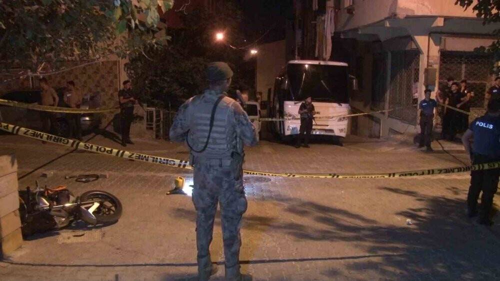 Husumetli oldukları ailenin, üzerine uzun namlulu silahla ateş açtılar