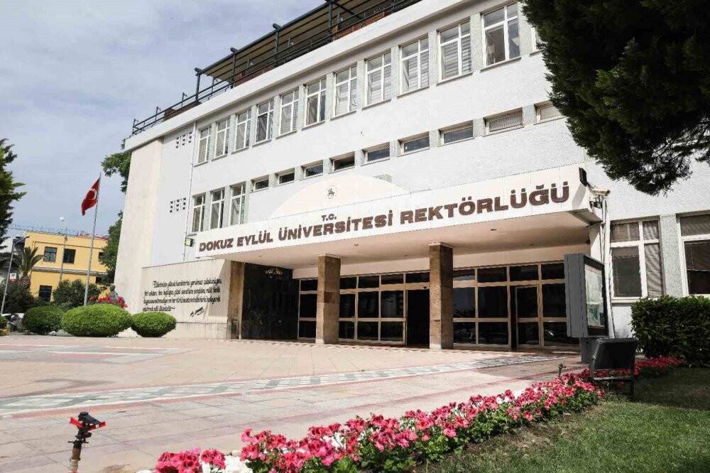 İzmir'e Amerika'dan ödül: Prof. Dr. Ülkü Ülgür uluslararası bilim insanı ödülünü kazandı