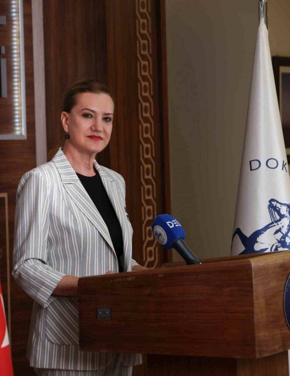İzmir'e Amerika'dan ödül: Prof. Dr. Ülkü Ülgür uluslararası bilim insanı ödülünü kazandı