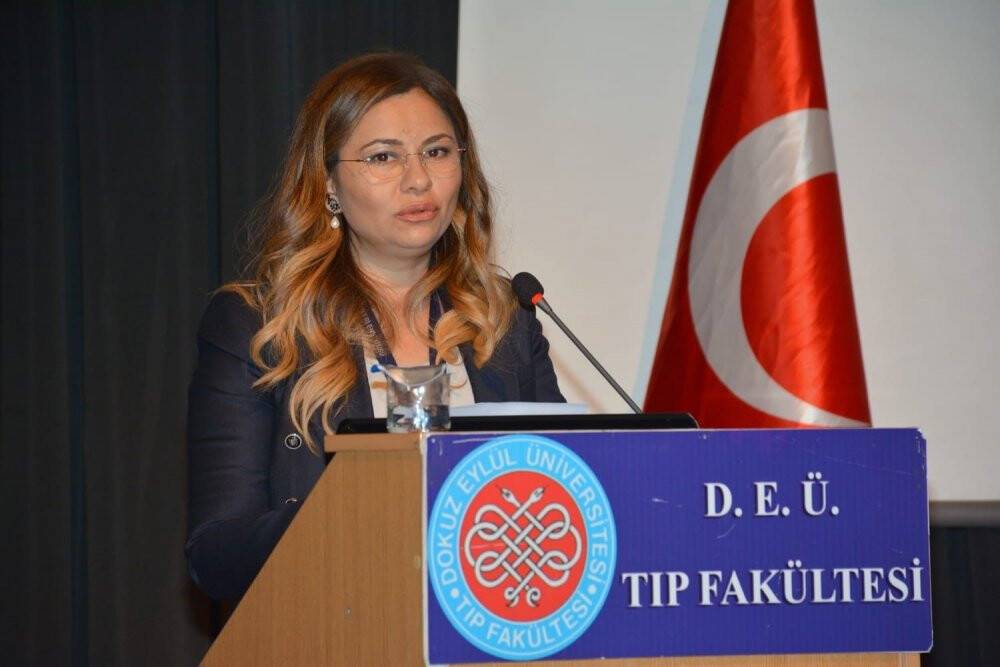 İzmir'e Amerika'dan ödül: Prof. Dr. Ülkü Ülgür uluslararası bilim insanı ödülünü kazandı