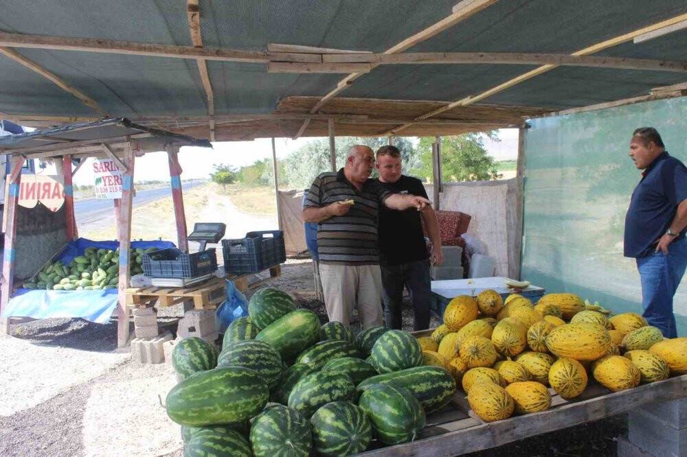 Konya-Adana yolunda satılan doğal ürünler rağbet görüyor