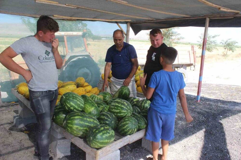 Konya-Adana yolunda satılan doğal ürünler rağbet görüyor