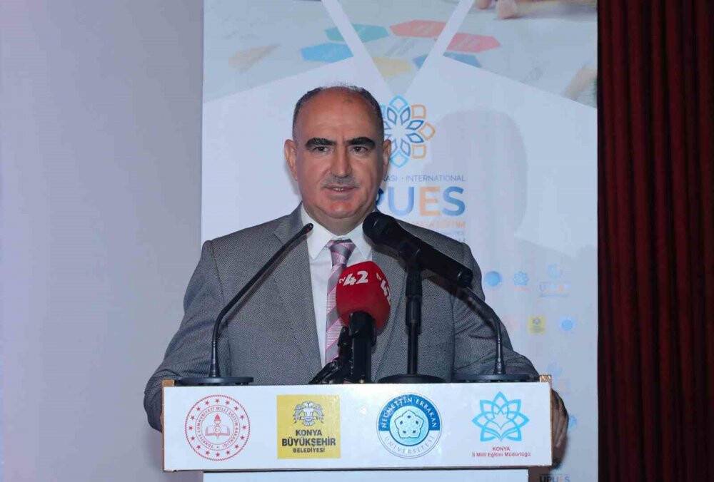 Eğitimciye katkı sağlayacak sempozyum Konya'da başladı