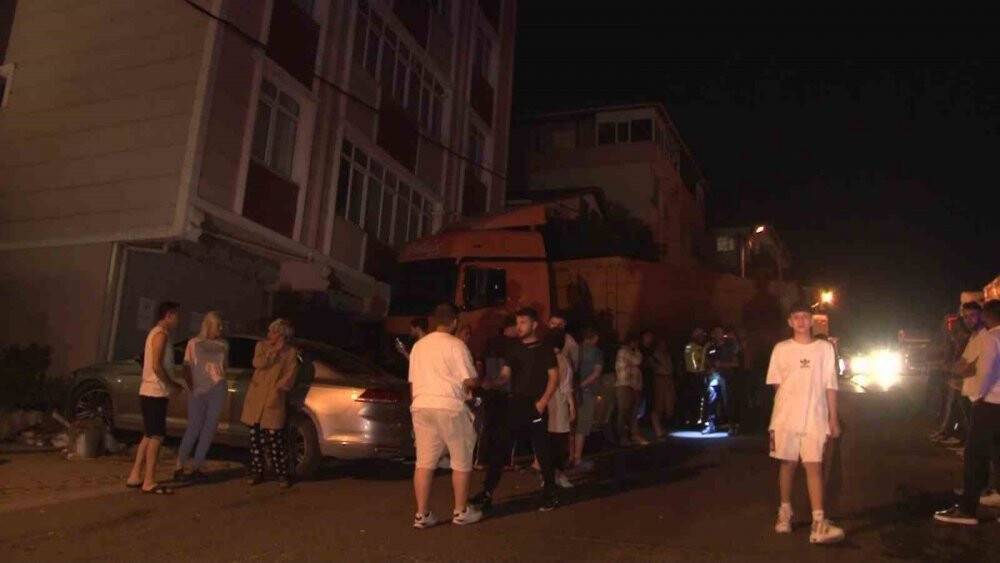 Freni boşaldı: 6 otomobile çarparak durabildi