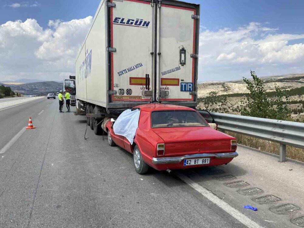 Konya'da otomobil tıra çarptı: 1 ölü, 1 yaralı