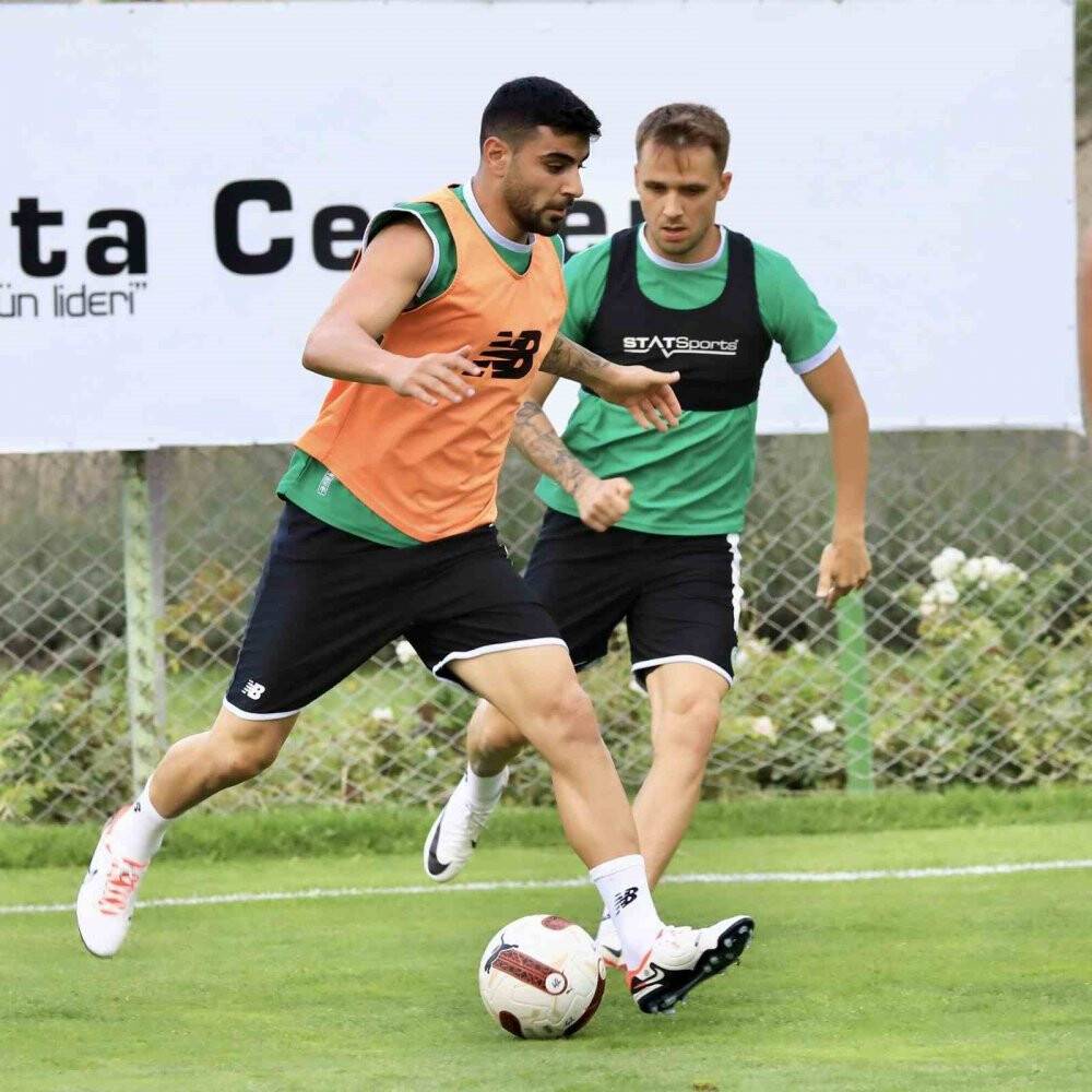 Konyaspor’da Oliveira ilk antrenmanına çıktı