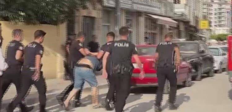 Şoke eden olay! Annesini balkondan atmaya çalıştı