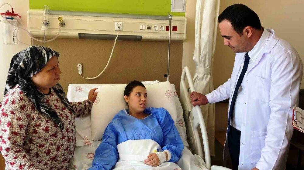 14 yaşındaki çocuğun kamburu Konya'daki hastanede ameliyatla düzeltildi
