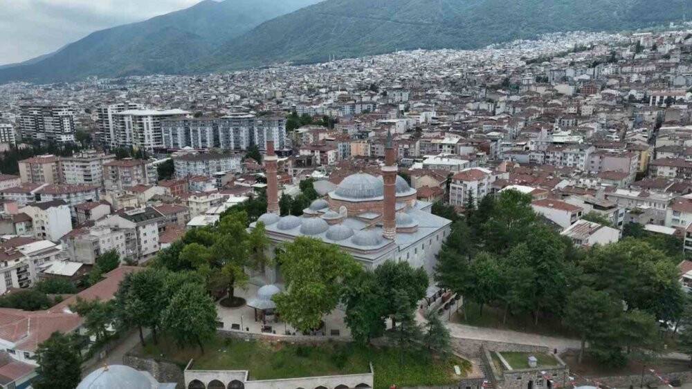 Bursa'da  bu caminin içine sinek giremiyor!